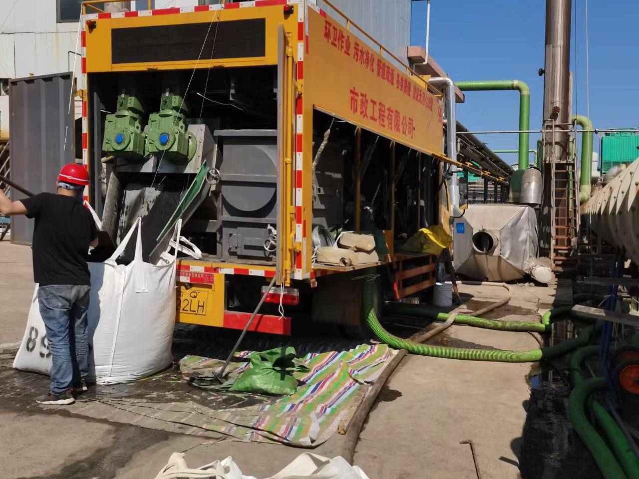 穆棱淤泥压干处理